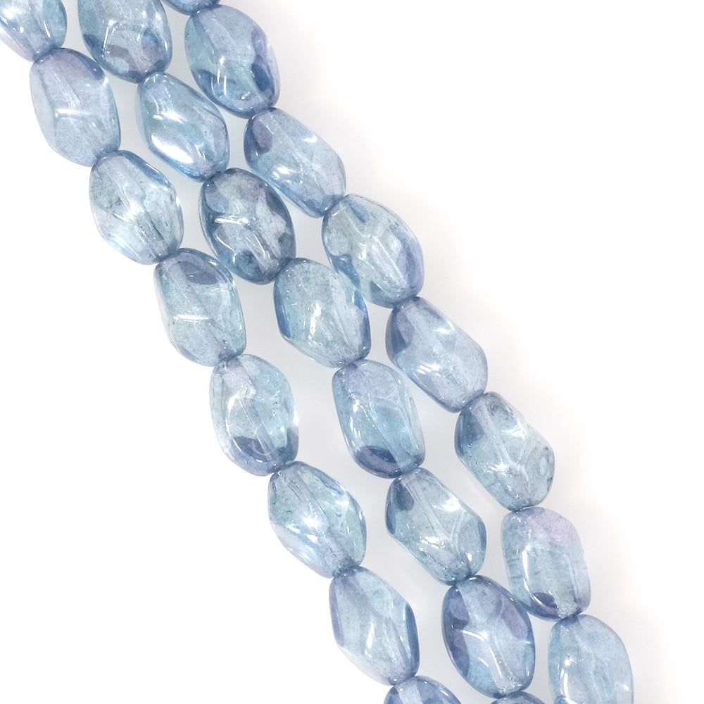 Fil de perles de Bohème ovales twistées 9x13mm bleu transparent