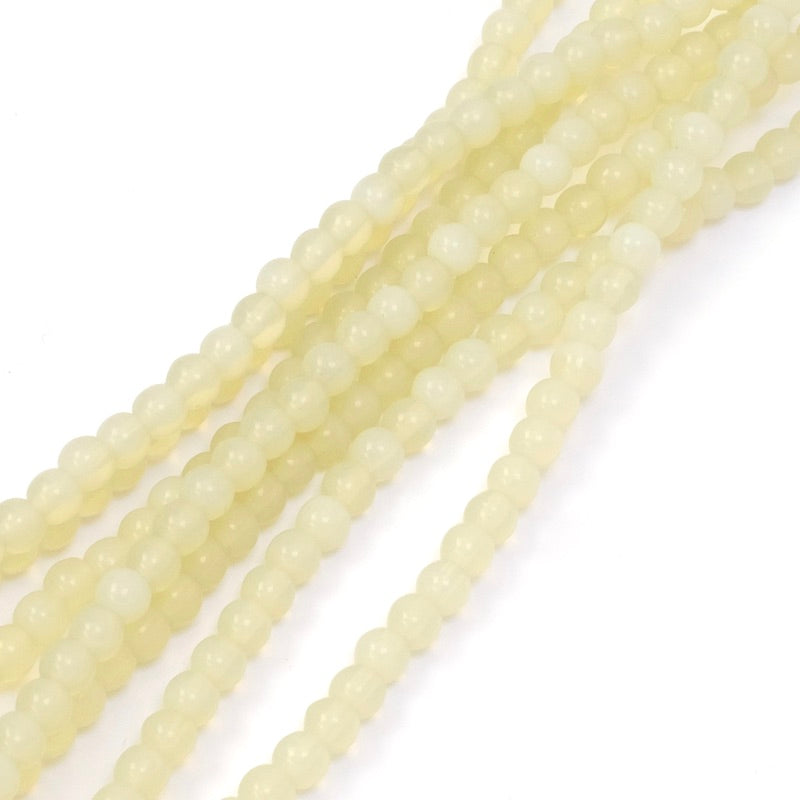 Fil de perles de Bohème rondes 4mm blanc crème