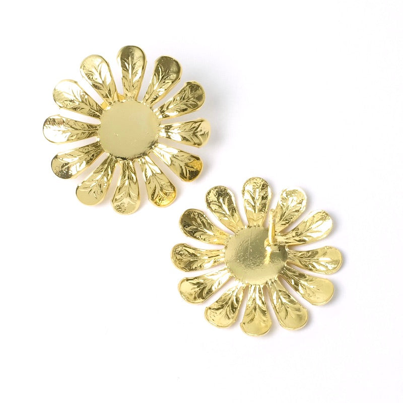 Boucles d'oreilles clous Fleurs marguerite en laiton doré à l'or fin 24K, la paire