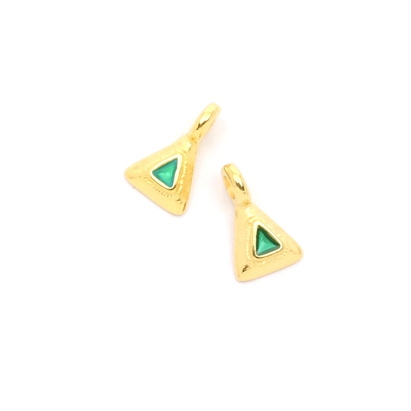 2 petits Pendentifs triangle ethnique émaillé turquoise doré 24K