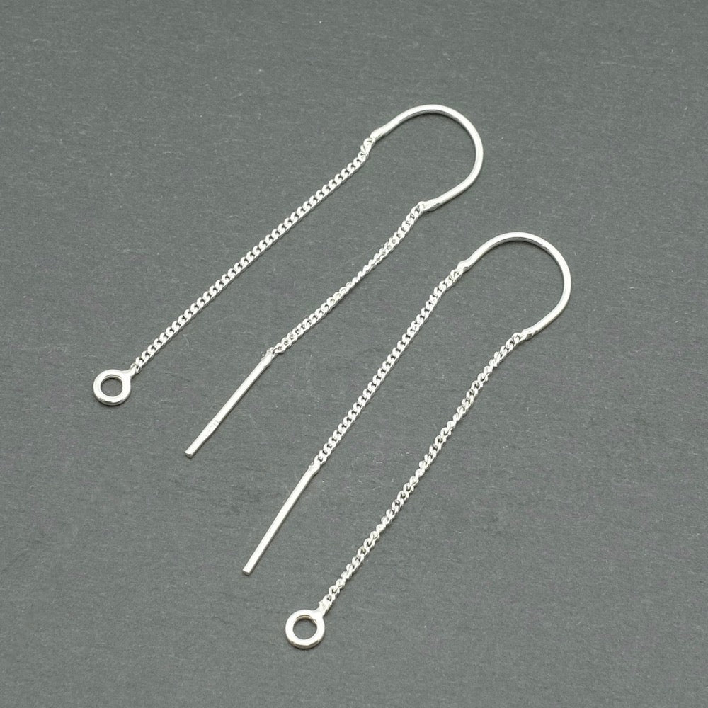 Une paire de boucles d&#39;oreilles chaine pendante en argent 925