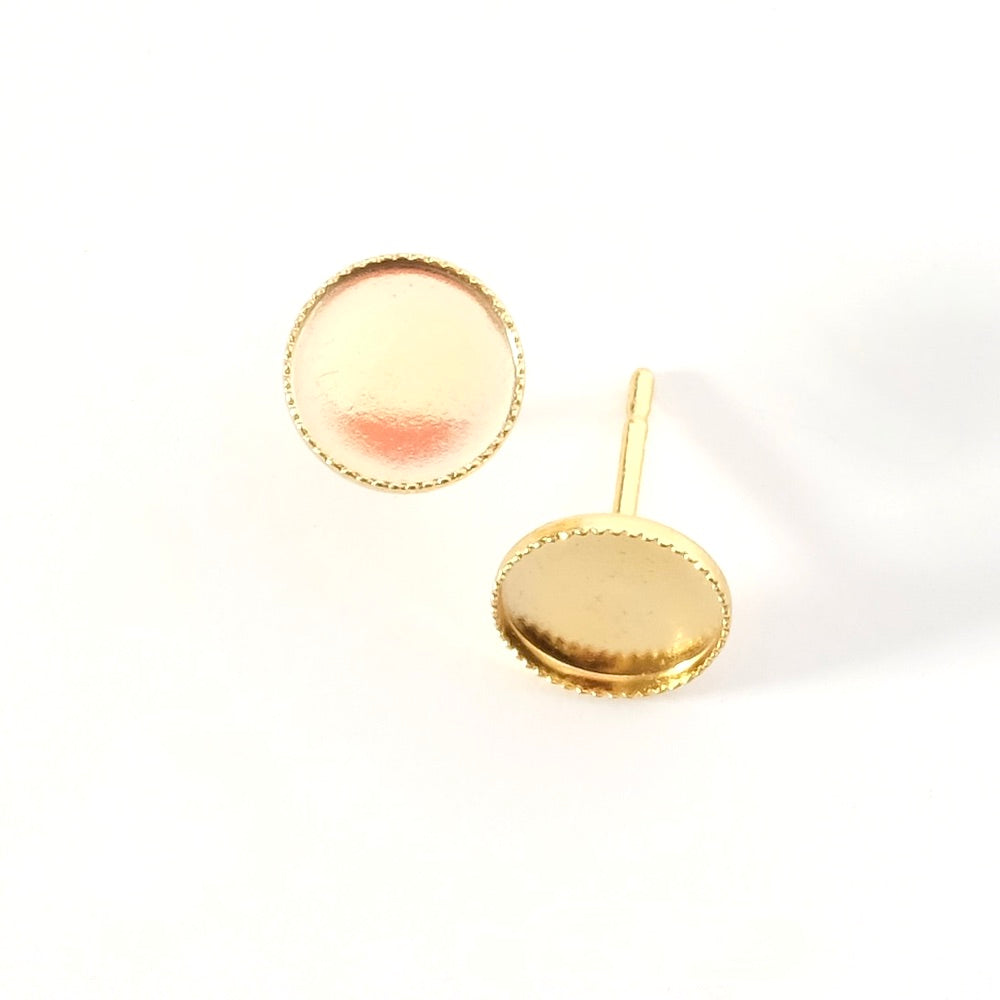 Boucles d&#39;oreilles clous pour cab 8mm en Laiton doré à l&#39;or fin 24K Premium, la paire