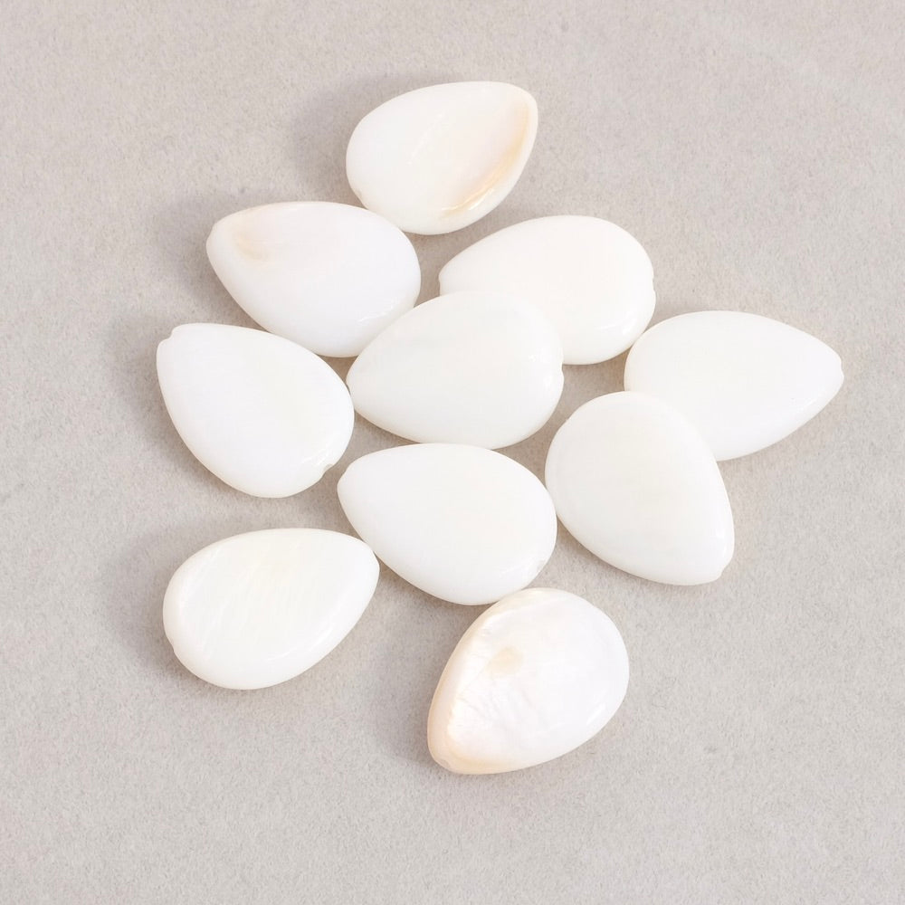 Fil de perles gouttes 13 x 18mm de Nacre naturelle