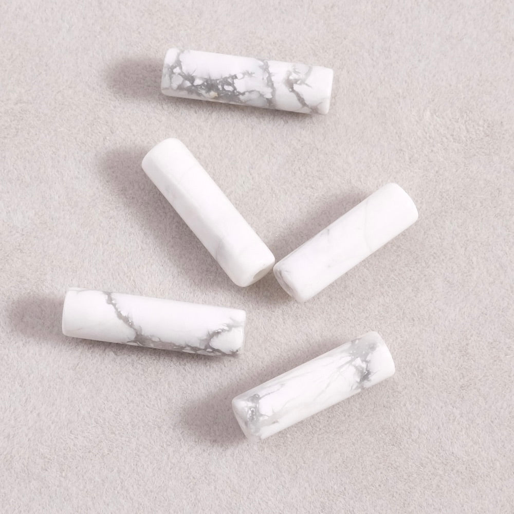 Fil de perles naturelles tubes 4x13mm en Howlite naturelles